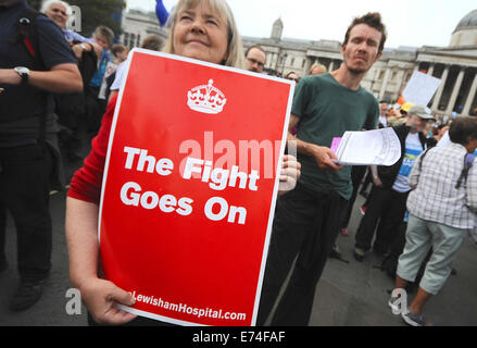 Londres, Royaume-Uni. Sep 6, 2014. Des milliers de personnes se sont jointes à la dernière journée de la phase finale d'un 300 m qui a commencé en mars Jarrow, Royaume-Uni en août 2014. Aujourd'hui ''peuples'' a pris fin mars à Trafalgar Square où ils ont exigé la fin du maintien des processus de privatisation du Service National de Santé Crédit : Gail Orenstein/ZUMA/Alamy Fil Live News Banque D'Images