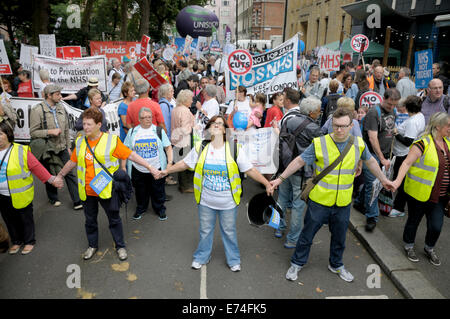 Londres, Royaume-Uni. 6 Septembre, 2014. Mars pour le NHS. Marcheurs d'Jarrow arrivent à Londres pour un rassemblement à Trafalgar Square contre la privatisation du Service National de Santé Crédit : PjrNews/Alamy Live News Banque D'Images