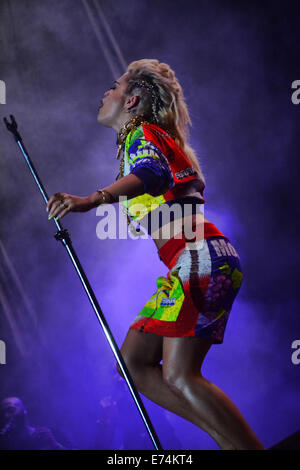 Gibraltar. Sep 6, 2014. Rita Ora, qui n'a dépassé les music charts au cours des dernières années a joué au Festival de musique de Gibraltar 2014 au Victoria Stadium à Gibraltar. Elle a été parmi l'un des nombreux groupes et chanteur qui a joué aujourd'hui à Gibraltar. D'autres artistes inclus le script qui a été la vedette du billing, John Newman, Tony Hadley, James Arthur et Newton Faulkner d'une liste de 29 groupes et artistes. Le Gibraltar Music Festival est un événement annuel tenu à Gibraltar à la fin de chaque été. Crédit : Stephen Ignacio/Alamy Live News Banque D'Images