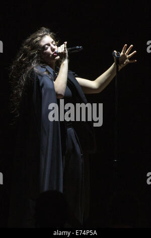 Philadelphie, Pennsylvanie, USA. 12Th Mar, 2014. 2014 La chanteuse LORDE ouvre sa tournée au Mann Center de Philadelphie, Pennsylvanie Budweiser © Daniel DeSlover/ZUMA/Alamy Fil Live News Banque D'Images