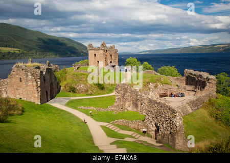 Ruines du château d'Urquhart sur les rives du Loch Ness, Highlands, Écosse Banque D'Images