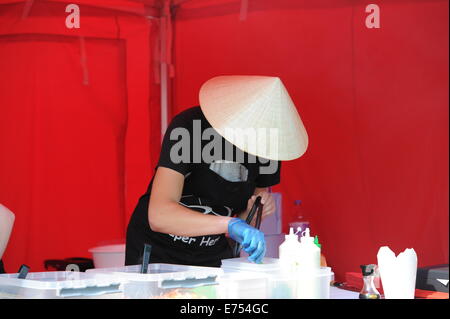 Brighton, Sussex, UK. Sep 7, 2014. Street food vietnamien est occupé du Brighton et Hove Automne Festival UK Food and Drink Crédit : Simon Dack/Alamy Live News Banque D'Images