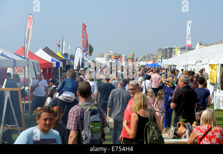 Brighton, Sussex, UK. Sep 7, 2014. La foule profiter du beau temps au Brighton et Hove Automne Nourriture et boisson Festival UK Banque D'Images