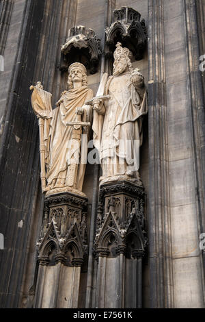 Groupe de sculptures, la cathédrale de Cologne, Köln, Germany, Europe Banque D'Images