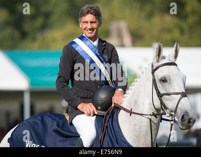 Stamford, au Royaume-Uni. Sep 7, 2014. La Land Rover Burghley Horse Trials. Andrew Nicholson [USA] équitation Avebury gagner le 2014 Land Rover Burghley Horse Trials. La Land Rover Burghley Horse lieu 4e - 7e septembre. Crédit : Stephen Bartholomew/Alamy Live News Banque D'Images