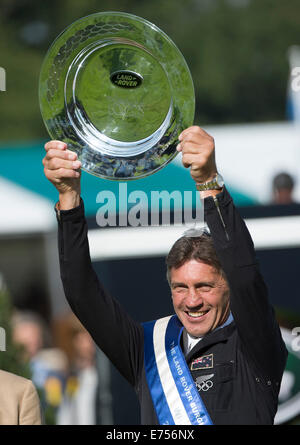 Stamford, au Royaume-Uni. Sep 7, 2014. La Land Rover Burghley Horse Trials. Andrew Nicholson [USA] équitation Avebury gagner le 2014 Land Rover Burghley Horse Trials. La Land Rover Burghley Horse lieu 4e - 7e septembre. Crédit : Stephen Bartholomew/Alamy Live News Banque D'Images