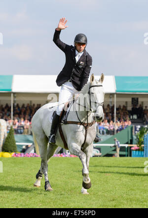 Burghley House, Stamford, au Royaume-Uni. Sep 7, 2014. Andrew Nicholson (NZL) et son cheval de saut d'Avebury - Vainqueur de la Land Rover Burghley Horse Trials, 7 septembre 2014. Credit : Nico Morgan/Alamy Live News Banque D'Images