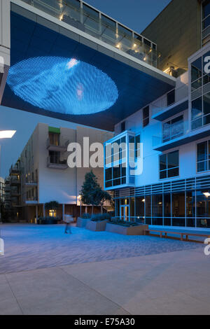 L'écho des vagues civic art par l'artiste Catherine Wagner au Waverly, Santa Monica, Californie. Banque D'Images