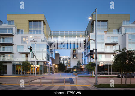 L'écho des vagues civic art par l'artiste Catherine Wagner au Waverly, Santa Monica, Californie. Banque D'Images