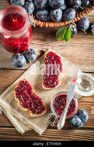 Confiture de prune avec sandwich Banque D'Images