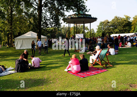 Londres, Royaume-Uni. 7 Septembre, 2014. Les participants à l'événement de l'Institut de musique juive, Regent's Park, London, England, UK Crédit : Keith Erskine/Alamy Live News Banque D'Images