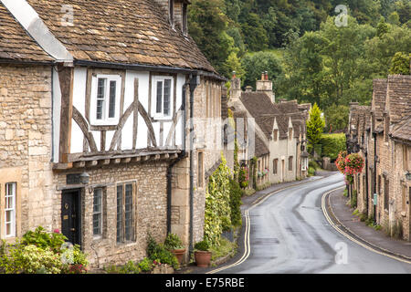 Le village de Cotswold Sud château Combe considéré par certains comme "le plus joli village de l'Angleterre', Wiltshire, England, UK Banque D'Images