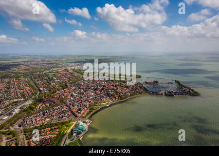 Vue aérienne, Hoorn avec marina au lac Markermeer, Province de Hollande, Pays-Bas Banque D'Images