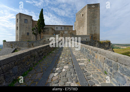 Château avec musée national archéologique, Museo Nazionale Archeologico Melfese, Melfi, Basilicate, Italie Banque D'Images