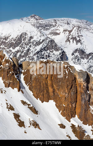 La montagne et Gsuchmauer Stadelfeldschneid, massif des Alpes, Leobner Ennstal Mauer cliffs en premier plan Banque D'Images