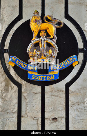 Armoiries de The King's Own Scottish Borderers Infantry Regiment, Kelso, Scottish Borders, Scotland, United Kingdom Banque D'Images