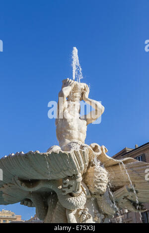 Fontaine du Triton, sur la Piazza Barberini, Rome, Italie Banque D'Images