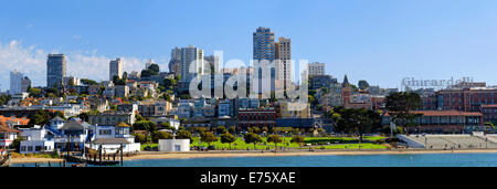 Skyline de San Francisco avec le parc marin, Hyde Street Pier, San Francisco, California, USA Banque D'Images