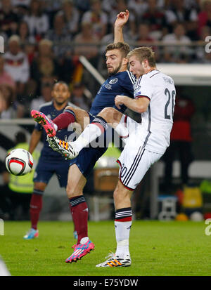 James Morrison Scotlands (L) contre l'Allemagnes Christoph Kramer pendant le match entre l'Allemagne et de l'Écosse de l'Euro 2016, 2016 Qualification Parc Signal Iduna à Dortmund sur Septembre 07., 2014. Banque D'Images