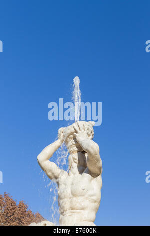 Fontaine du Triton, sur la Piazza Barberini, Rome, Italie Banque D'Images