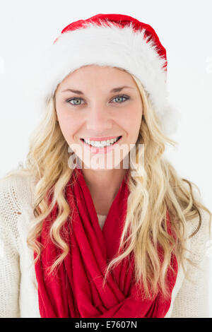 Attractive young woman wearing santa hat Banque D'Images
