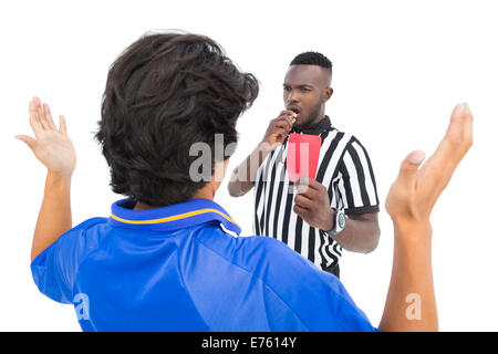 Arbitre montrant Carton rouge au joueur de football Banque D'Images