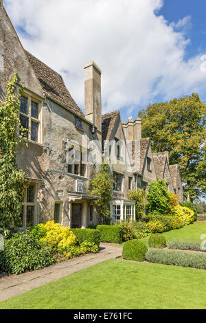 Avebury Manor & jardin, Avebury près de Marlborough, Wiltshire, Angleterre, Royaume-Uni Banque D'Images