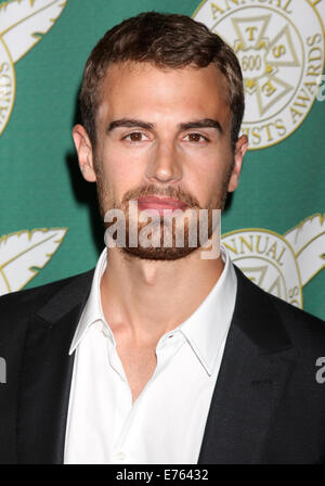 Cinematographers Guild's 51e déjeuner de remise des Prix annuels de publicistes au Regent Beverly Wilshire Hotel - Arrivées avec : Theo James Où : Los Angeles, California, United States Quand : 28 Mars 2014 Banque D'Images