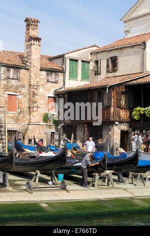 Squero di San Trovaso, Gondola boatyard, Venise, Vénétie, Italie, Europe Banque D'Images