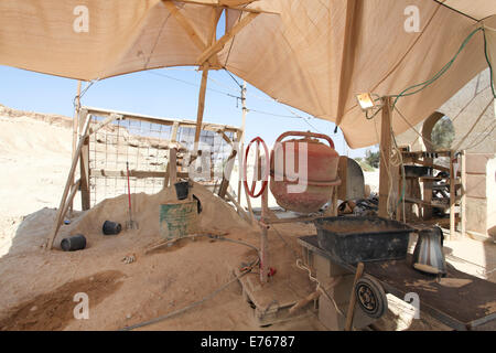 Petite Contraction écologique local site utelizing matrial de construire des maisons. Photographié dans le désert Aravah, Israël Banque D'Images