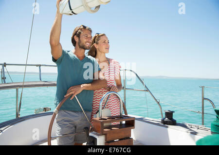 Bateau de direction couple ensemble Banque D'Images