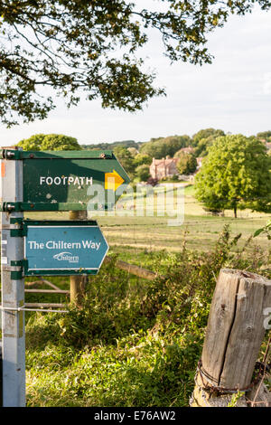 Avis de Ewelme, Oxfordshire, England, GB, au Royaume-Uni, à partir du sentier Chemin de Chiltern. Banque D'Images