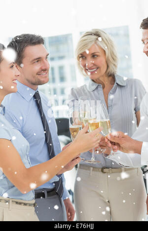 Image composite de l'équipe commerciale toasting with champagne in office Banque D'Images