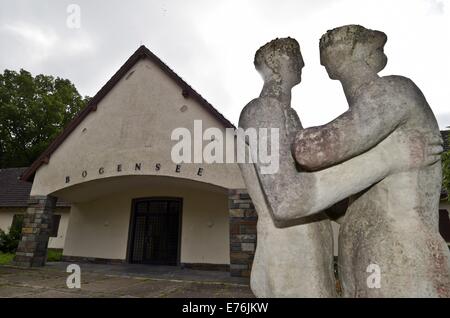 Vue de l'ancienne propriété de NS Ministre de la propagande Josef Goebbels sur l'enceinte de l'ancien collège de la FDJ (Jugendhochschule) dans Bogensee (Brandebourg), Allemagne, 08 septembre 2014. Photo : Patrick Pleul/dpa Banque D'Images