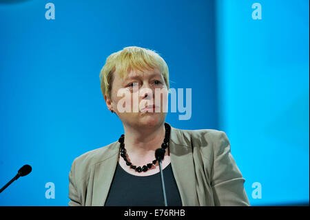 Liverpool, Royaume-Uni. 7 Septembre, 2014. Angela Eagle Shadow Chef Chambre des communes, s'exprimant à la tribune, la Conférence générale annuelle de TUC Crédit : Liverpool Della Batchelor/Alamy Live News Banque D'Images