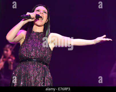 Auteur-compositeur-interprète pop italienne Laura Pausini effectue live au Centre James L. Knight avec : Laura Pausini Où : Miami, Florida, United States Quand : 02 Mars 2014 Banque D'Images