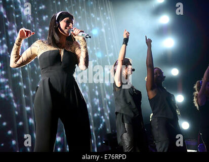Auteur-compositeur-interprète pop italienne Laura Pausini effectue live au Centre James L. Knight avec : Laura Pausini Où : Miami, Florida, United States Quand : 02 Mars 2014 Banque D'Images