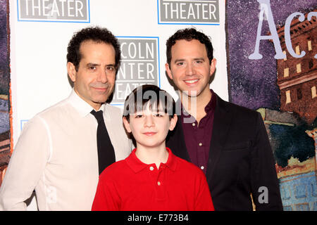 Rencontre avec des acteurs de Broadway, une loi qui a eu lieu au Lincoln Center, espace de répétition. Avec : Tony Shalhoub,Matthieu Schechter,Santino Fontana où : New York, New York, United States Quand : 04 Mars 2014 Banque D'Images