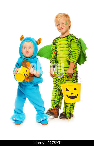 Deux frères en costumes pour Halloween monster Banque D'Images