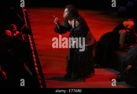 Soirée d'ouverture de l'Orchestre philharmonique de New York's Sweeney Todd, tenue à Avery Fisher Hall - Deuxième acte. En vedette : Audra McDonald où : New York, New York, United States Quand : 06 Mars 2014 Banque D'Images