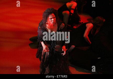 Soirée d'ouverture de l'Orchestre philharmonique de New York's Sweeney Todd, tenue à Avery Fisher Hall - Deuxième acte. En vedette : Audra McDonald où : New York, New York, United States Quand : 06 Mars 2014 Banque D'Images