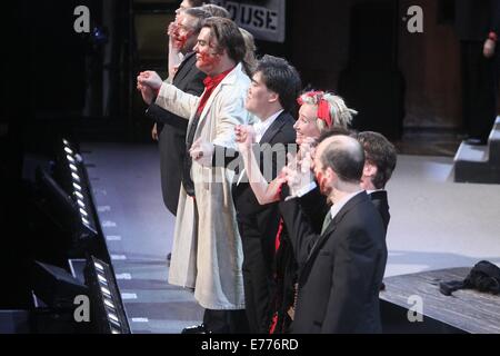 Soirée d'ouverture de l'Orchestre philharmonique de New York's Sweeney Todd, tenue à Avery Fisher Hall - Deuxième acte. En vedette : cast Où : New York, New York, United States Quand : 06 Mars 2014 Banque D'Images