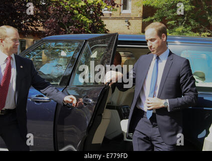 Oxford, UK. Sep 8, 2014. Le Prince William en arrivant à St Hugh College pour ouvrir un nouveau bâtiment. Credit : Pete Lusabia/Alamy Live News Banque D'Images