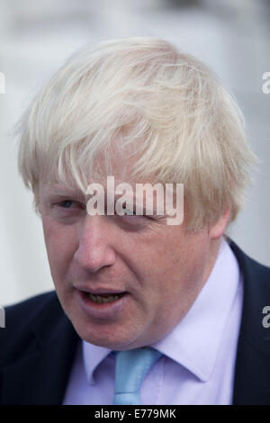 Londres, Royaume-Uni. Sep 8, 2014. Le maire de Londres Boris Johnson au cours d'une visite au Royal Greenwich Tall Ships Festival qui est organisé par RB Greenwich. Le Festival est considéré comme un point fort de la Thames, totalement nouvelle promotion d'un mois d'événements et de rive de la rivière Thames Festival offert par la confiance. Crédit : Michael Kemp/Alamy Live News Banque D'Images