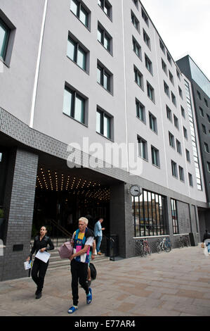 Prêt de vélos garés devant l'établissement Ace Hotel London Shoreditch dans Banque D'Images