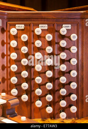 L'arrête sur un orgue dans une église. Banque D'Images