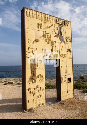 Lampedusa porte par l'artiste italien Mimmo Paladino Banque D'Images