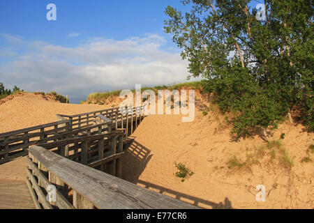 Pont Promenade sur les dunes de sable de Sleeping Bear National Park, le long du lac Michigan au Michigan, USA. Banque D'Images