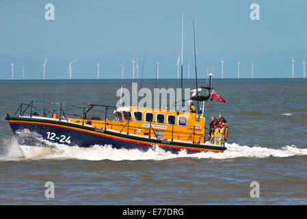 LIL RNLB Cunningham à rhyl Lifeboat 12-24 Spectacle aérien du Nord du Pays de Galles UK splash Rhyl sauvetage de pulvérisation Banque D'Images