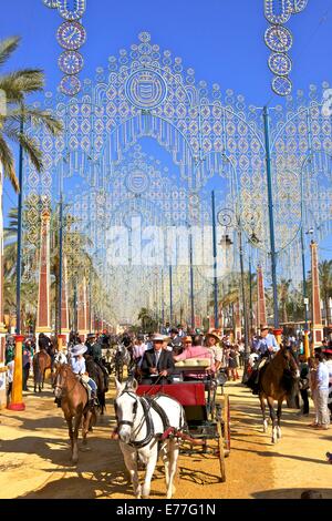 Horse And Carriage, foire aux chevaux annuelle, Jerez de la Frontera, province de Cadiz, Andalousie, Espagne, Europe du Sud Ouest Banque D'Images